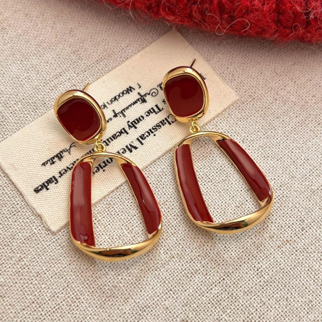 Hollow Out Square Dangle Earrings for Women Simple Metal Twist Enamel Oil Geometry Drop Earrings Party White Wine Red Zircon