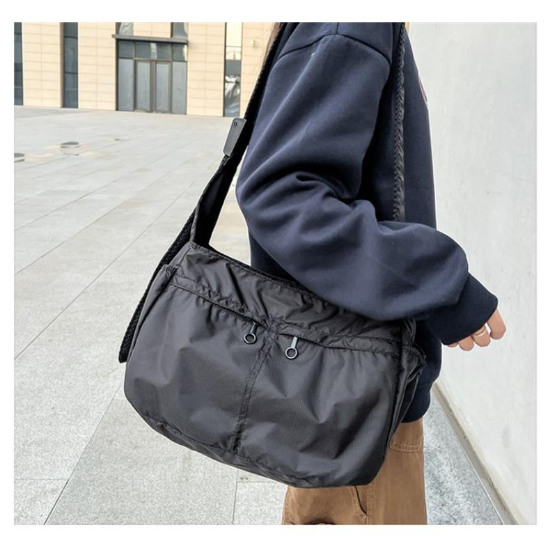 Neue vielseitige lässige leichte Sport-Schultertasche, trendige wasserdichte Nylon-Stofftasche, Dumpling-Tasche mit großem Fassungsvermögen, Umhängetasche