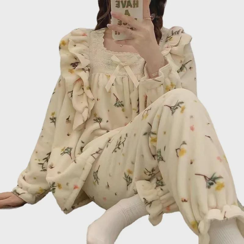 Women's Sweet Lace Velvet Pajama Set - Coral Velvet & Flannel, Square Collar Home Wear