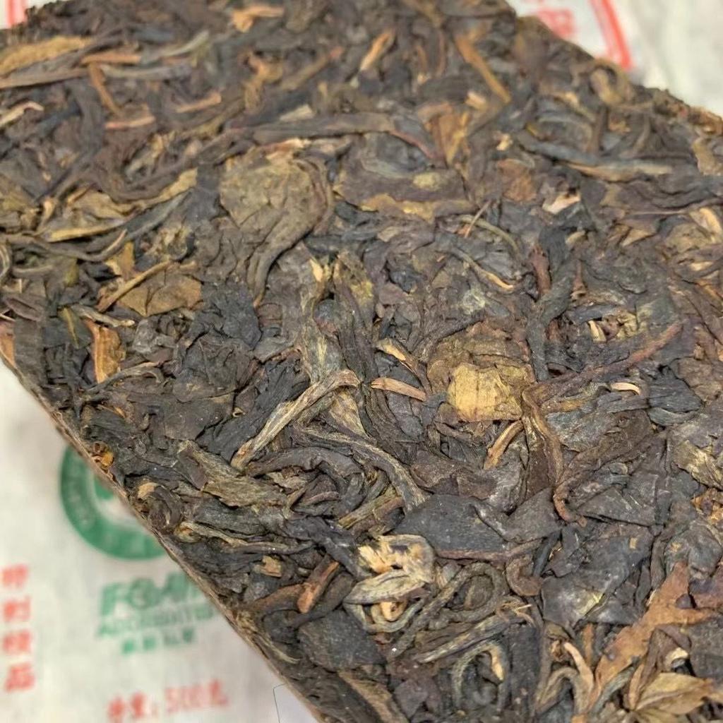 2004 Yunnan Tea Banzhang Organický čaj Brick Jia Shen Rok zrající Raw Pu'er Tea 500G