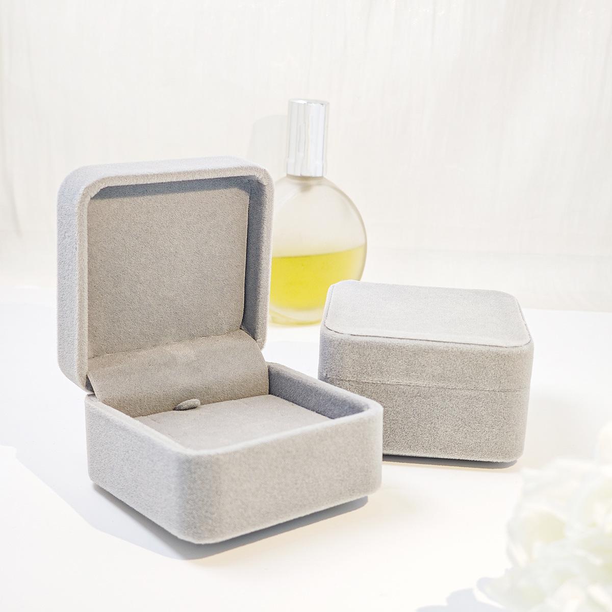 

Simple And High-End Square Rounded Flannel Jewelry Packaging Box, Versatile Earrings, Necklace Set, Gift Box.
