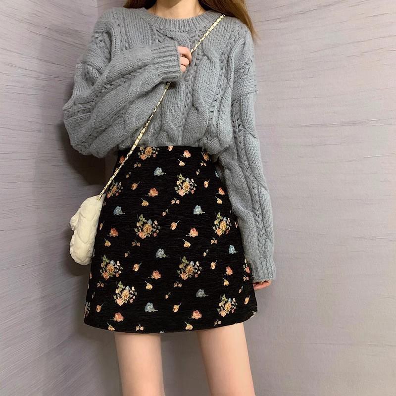 High-Waist Floral Print A-Line Midi Skirt for Women - Retro Hong Kong Style, Versatile and Slimming Design for Autumn/Winter