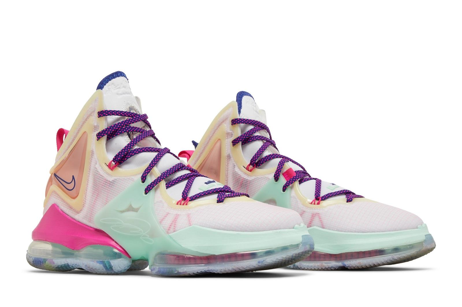 

Nike LeBron 19 EP Valentines Day DH8460-900 43