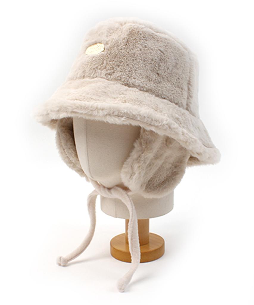 Yunibeosyeolkemiseuteuli Ivory Fur Earflap Bucket Hat