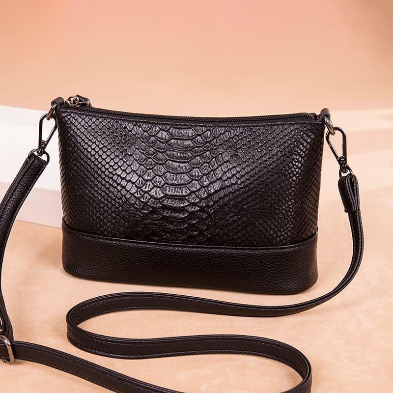 

New women s bag shoulder bag versatile messenger bag 22*8*15cm чёрный