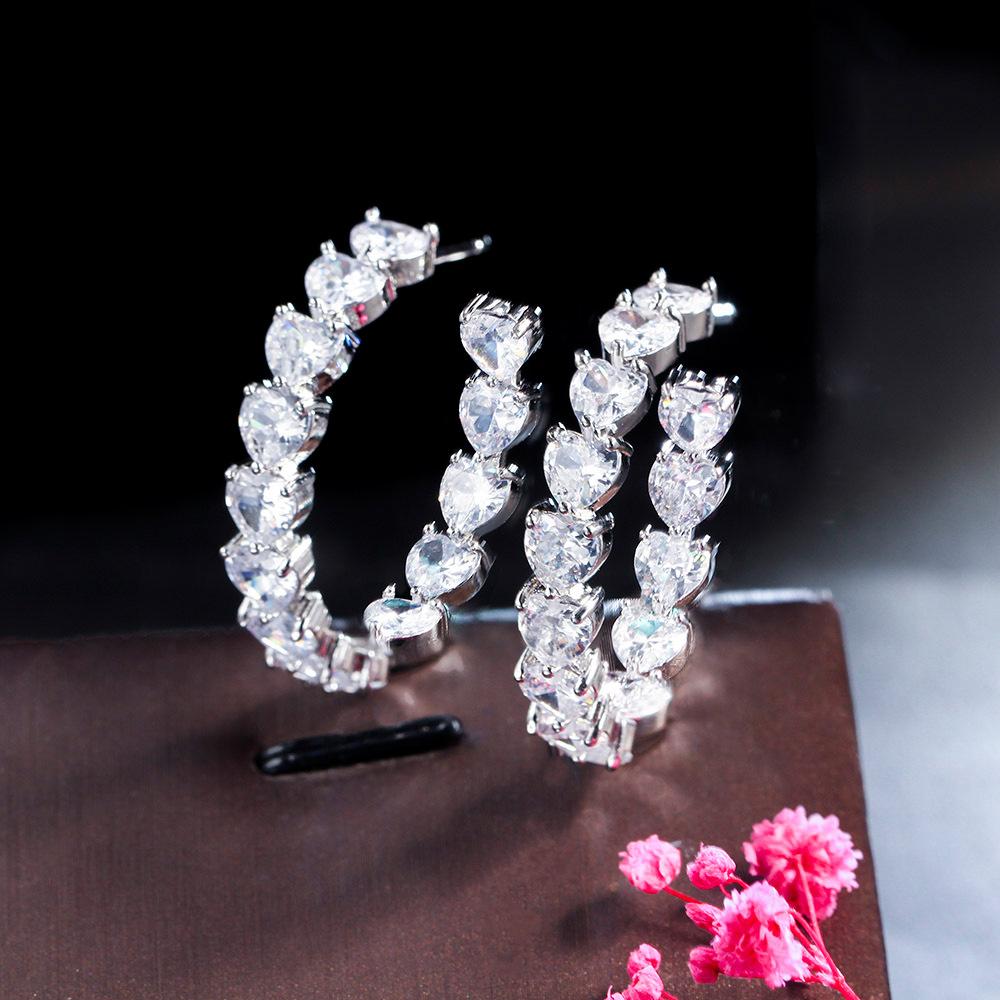 

Серьги-кольца C-образной формы с цирконом в стиле легкой роскоши, геометрические серьги в виде большого круга в форме сердца. белого золота