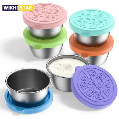 1 szt. Pojemnik na sos do sałatek z kubkiem wielokrotnego użytku ze stali nierdzewnej 1,35 oz/40 ml i silikonowymi pokrywkami zapobiegającymi wyciekom do lunch boxa i na piknik