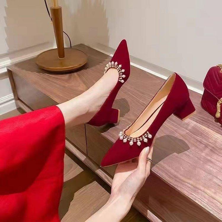 2024 Sommer und Herbst neue modische rote Hochzeitsschuhe Brautschuhe Damenschuhe mittlerer Absatz Mary Jane Schuhe Brautschuh dicker Absatz Einzelne Schuhe