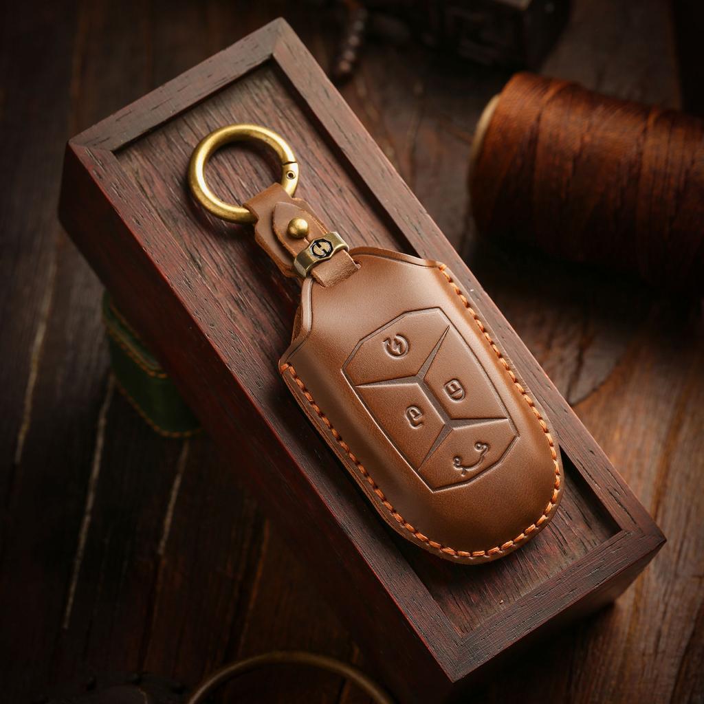 Retro Key Cover Is Suitable for Lynk & Co 03 Genuine Leather Special Buckle Pure Handmade Cowhide Car Key Case