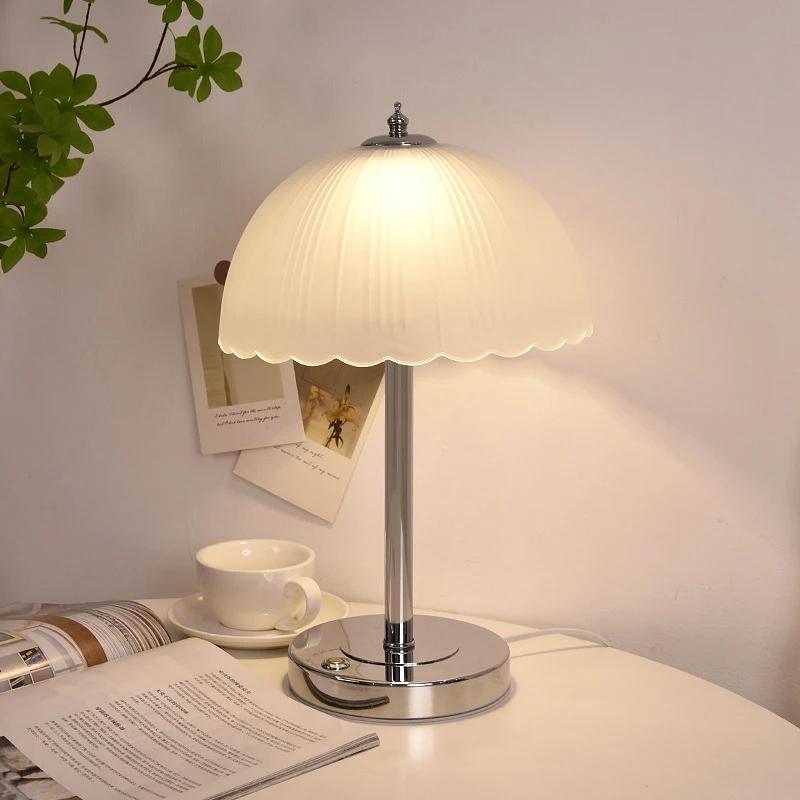 Warm Bedroom Night Light Creative Petal Mushroom Bedside Night Light Minimalist Desk Modern Glass High-End Table Lamps