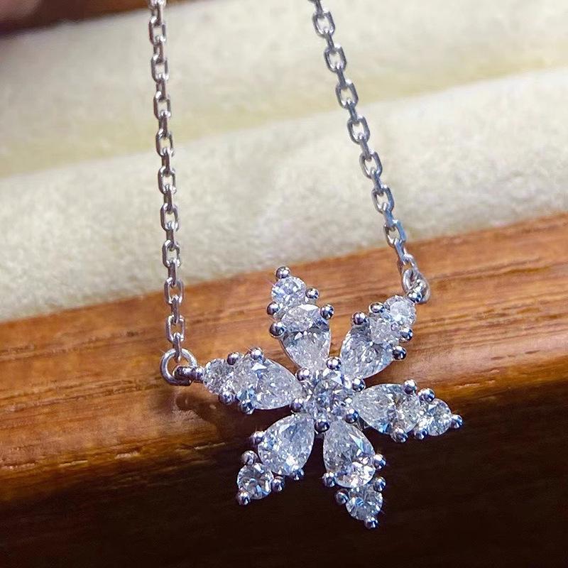 2021 Elegant Snowflake Petal Rhinestone Necklace for Women - Unique Flower Collarbone Chain