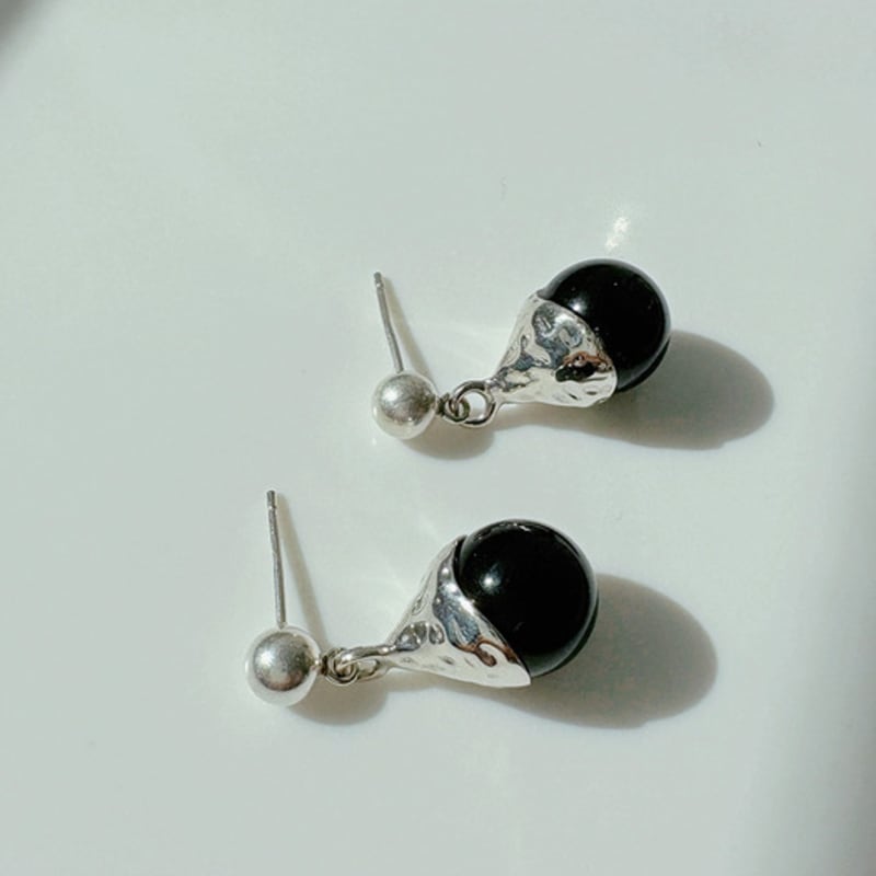 Etrive Onyx Bell Drop Earrings