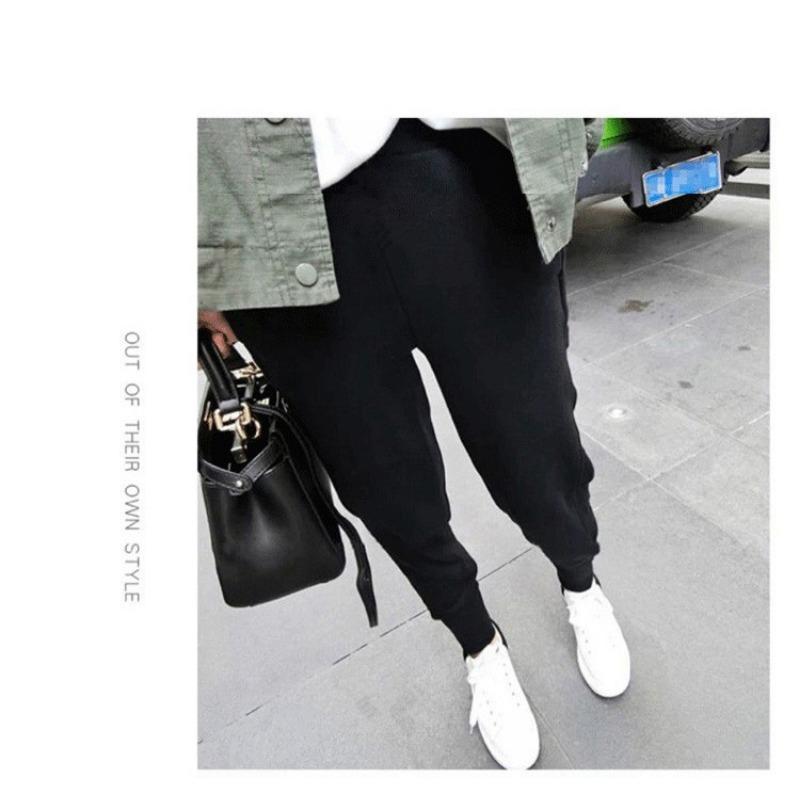 Schmal geschnittene Jogginghose mit hoher Taille Schwarz Schlankmachende Hose
