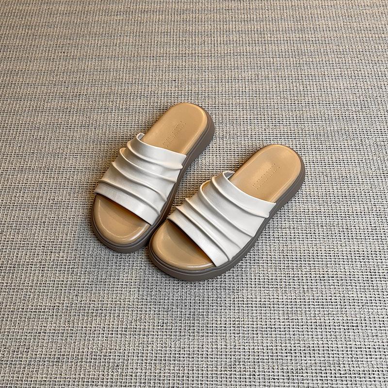 Flat Slipper Women's 2026 Summer New Solid Color Pleated Breathable Thick Sole Casual Versatile One-piece Fashion Slipper Women