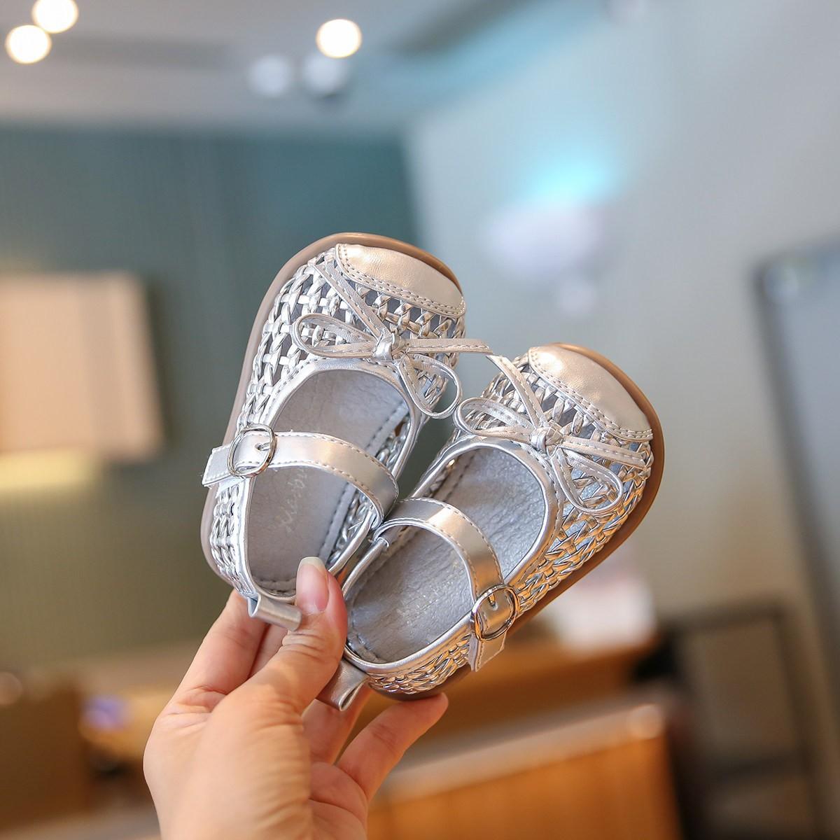 

New Style Sandals for Girls, Retro Style Shoes with Hollow Design and Versatile Soft Soles 19 срібний