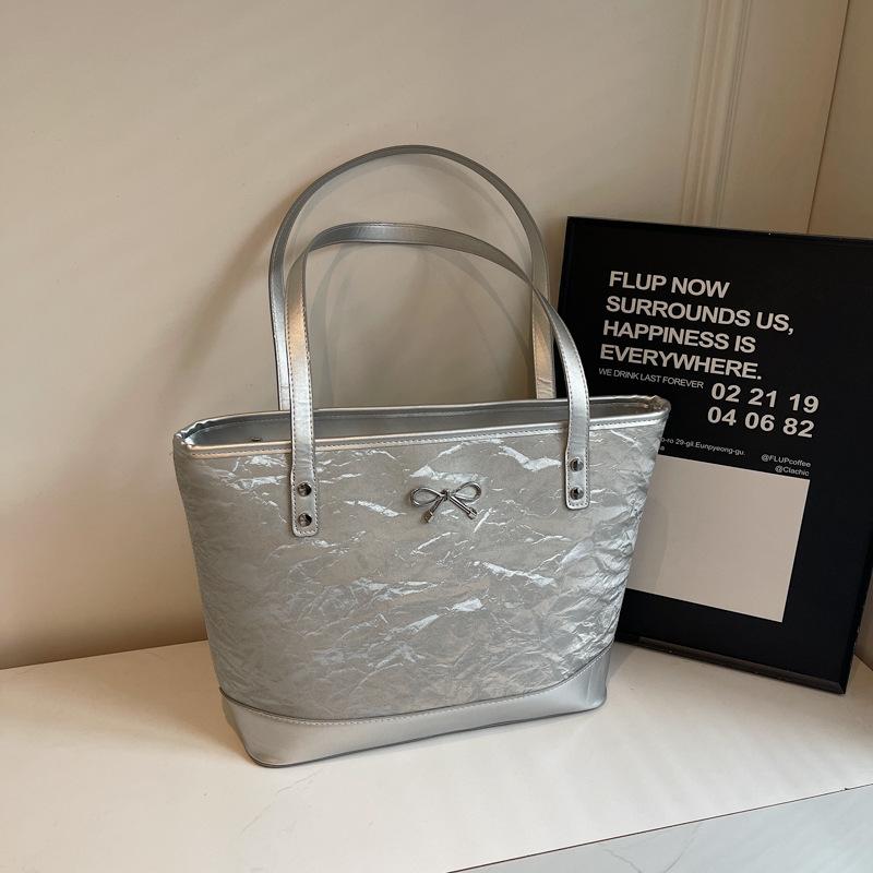 

commuting to work, tote bag, women s large-capacity fashionable new spring versatile, popular this year, high-end shoulder bag серебряный