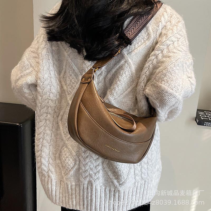 French Niche Fashion Wide Shoulder Strap Small Bag Women 2025 New Trendy Internet Celebrity Popular Dumpling Bag Foreign Style Messenger Bag