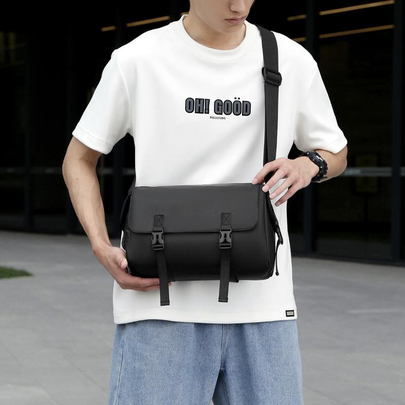 Anti-splashing shoulder bag Men's simple fashion trend messenger bag Commuter small satchel Large capacity 3