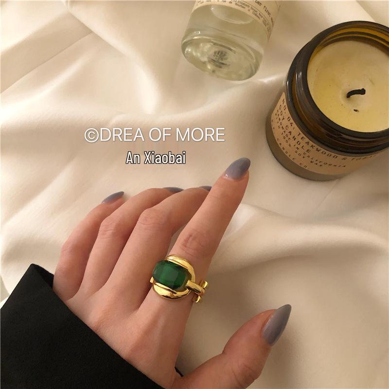 French High-End Adjustable Emerald Ring for Women – Korean Style, Light Luxury Design, Trendy Index Finger Accessory.