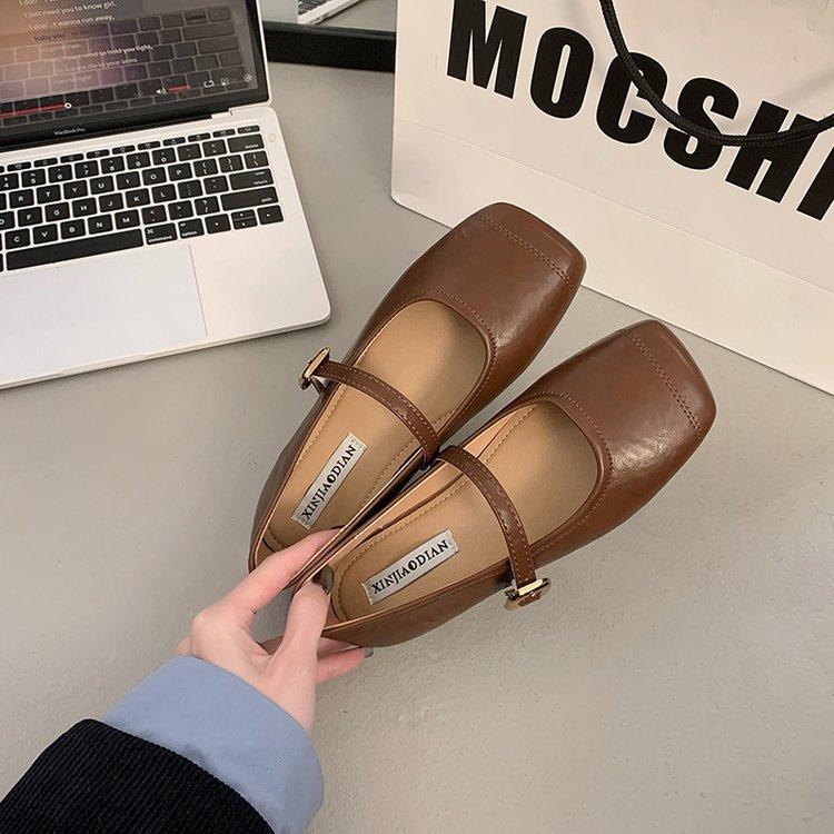 Gentle square head flat sole shoes women's 2025 new spring and autumn retro brown evening breeze with skirt Mary Jane shoes
