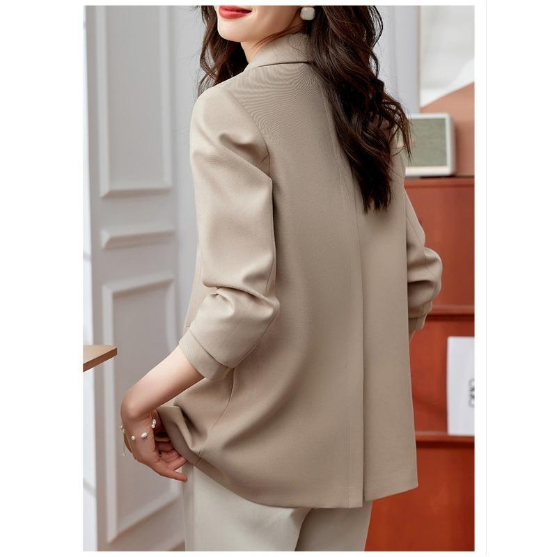 Elegantní a pohodlné jarní dámské sako v khaki barvě