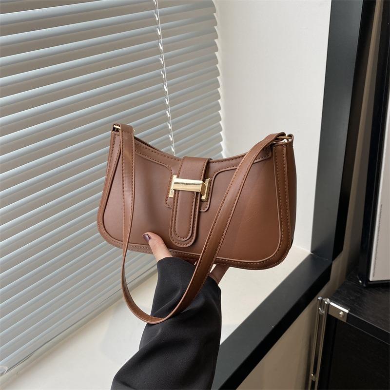 Summer New Popular Beautiful Messenger Bag Casual Texture Retro Small Bag Women's Retro Underarm Crescent Bag