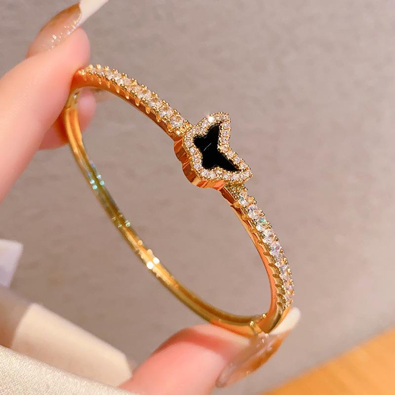 Environmentally friendly copper AAA zircon butterfly love bracelet bracelet, butterfly pattern high-end jewelry wholesale