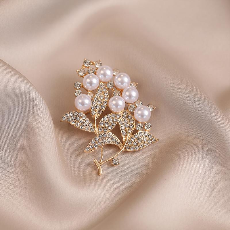 Metal Butterfly Brooch High-End Luxury Accessory Fashionable Retro Corsage Clothing Pin Anti-Exposure Jewelry