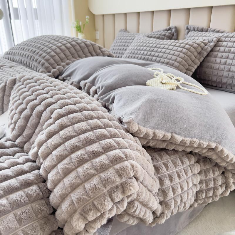 Rabbit Fleece Four-Piece Set, Thickened Milk Fleece Bed Sheet, Coral Fleece Quilt Cover, Three-Piece Flannel Bed Hat On The Bed