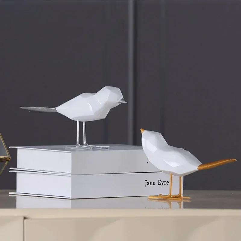 Resin Cute Bird Figurine European Ornaments Geometric Origami Animal Statue Home Office Bird Sculpture Abstract Home Decor