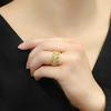 Huitan Kreuzdesign Eheringe für Damen Luxus Besetzt Strahlender Zirkonia Silberfarbe/Goldfarbe Damen Mode Schmuck
