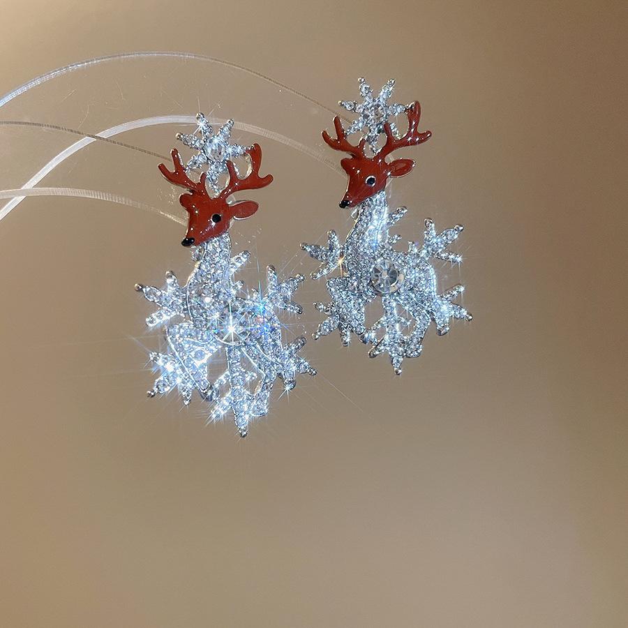 Серьги-помпоны из шерсти оленя со снежинками из бриллиантов Рождественские Универсальные Серьги Атмосферные Легкие Роскошные Серьги Женские