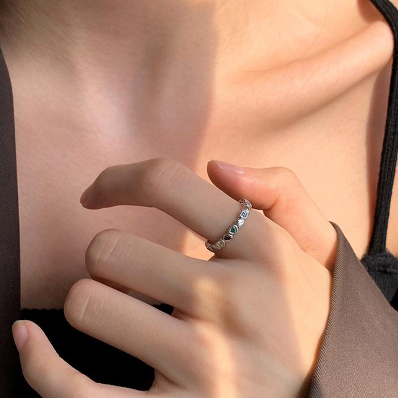 Trendiger Ins Style Herzring für Damen mit eleganten bunten Edelsteinen und verstellbarer Größe