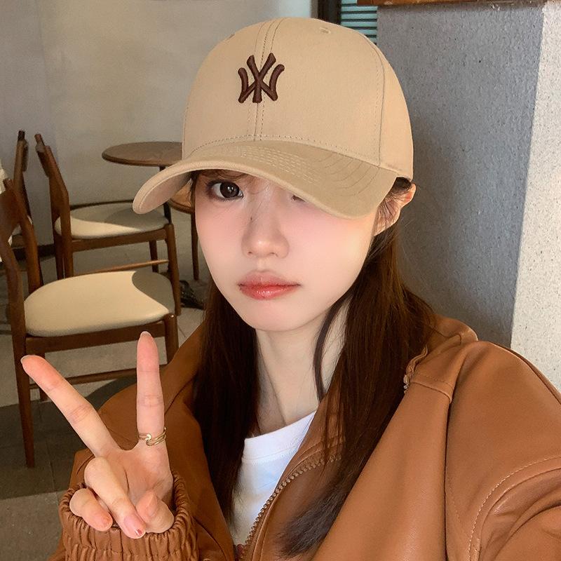2026 New Light Luxury Baseball Cap for Men and Women, Simple Embroidery, Lightweight, Breathable, Fashionable Hat, Unisex Adjustable