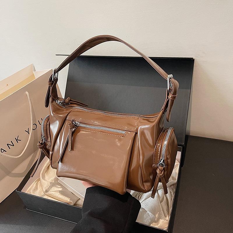 Retro underarm bag women's new Spice Girl wind multi-pocket locomotive bag versatile shoulder messenger bag