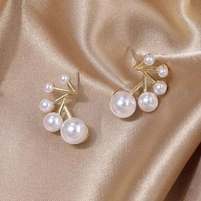 Nuovi orecchini a bottone placcati in oro con perle e decorazioni in stile coreano per le donne