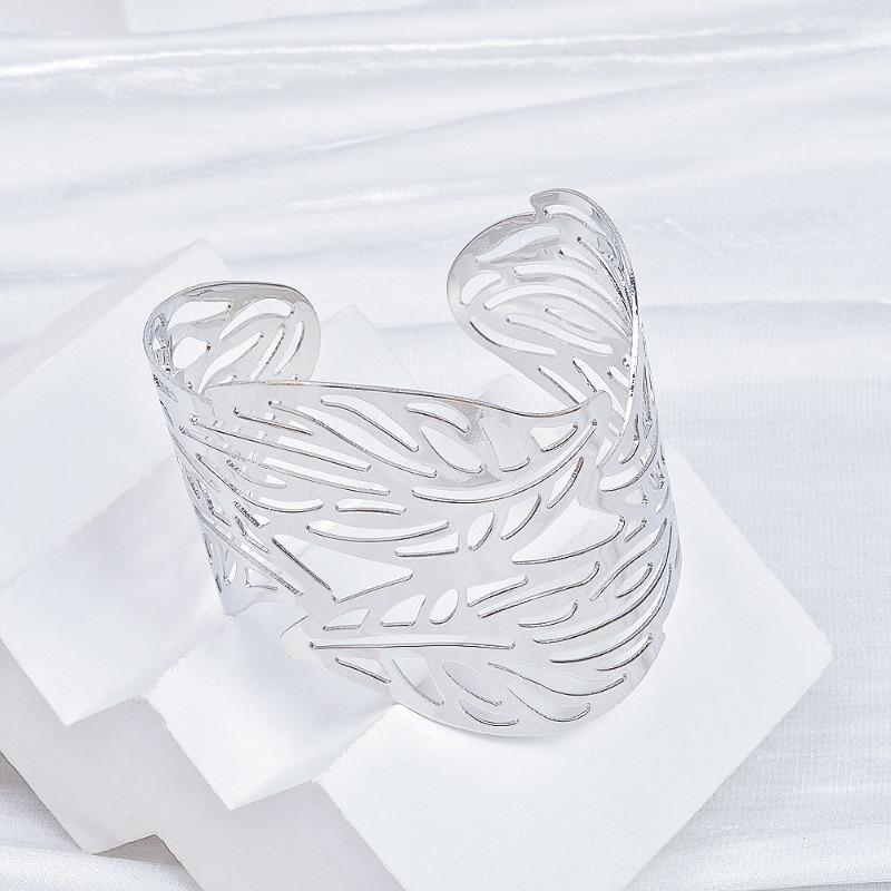 French Casualclassy Open Glossy Bracelet Niche Styleretrocut Out Leaf Bracelet