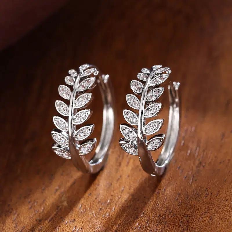 

Huitan Simple Stylish Leaf Olive Small Hoop Earrings for Women Paved Shiny Crystal CZ Exquisite Girl Earrings Hot Trendy