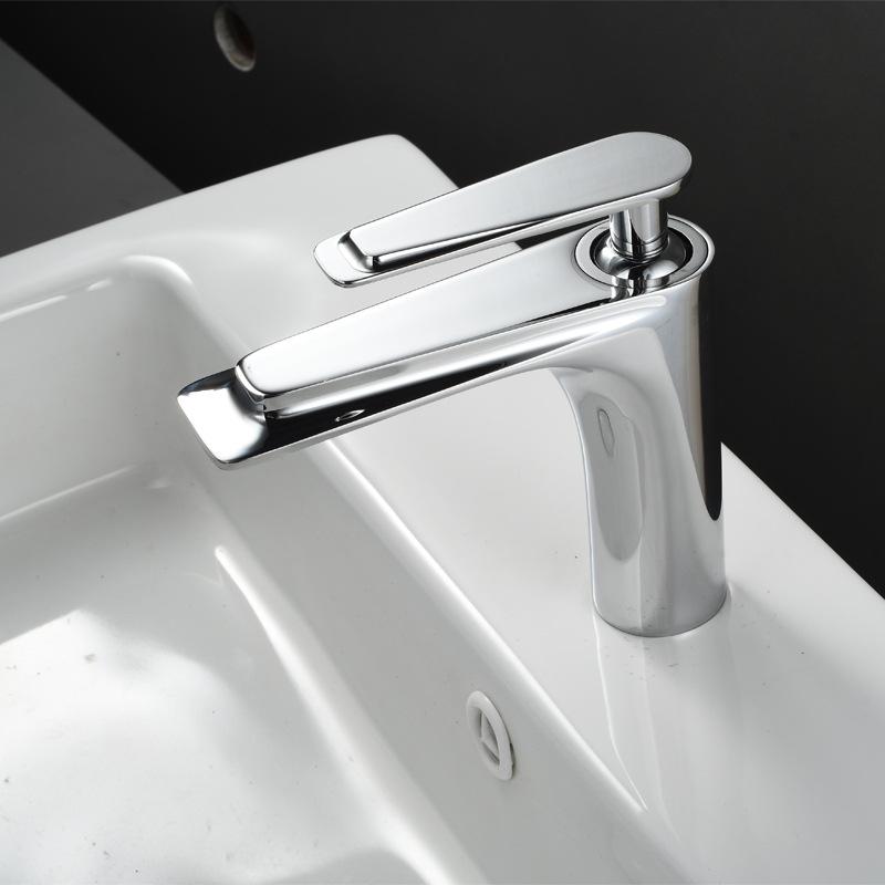 Northern Europe Basin Faucet Hot Cold Mixers Taps Deck Mount Bathroom Sink Basin Faucets Single Handle White Black Gold