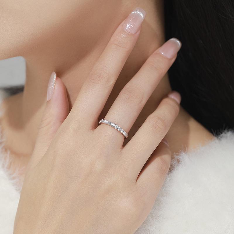 Fashionable Geometric Rhinestone Star Stackable Ring for Women - Versatile Accessory for Commuting