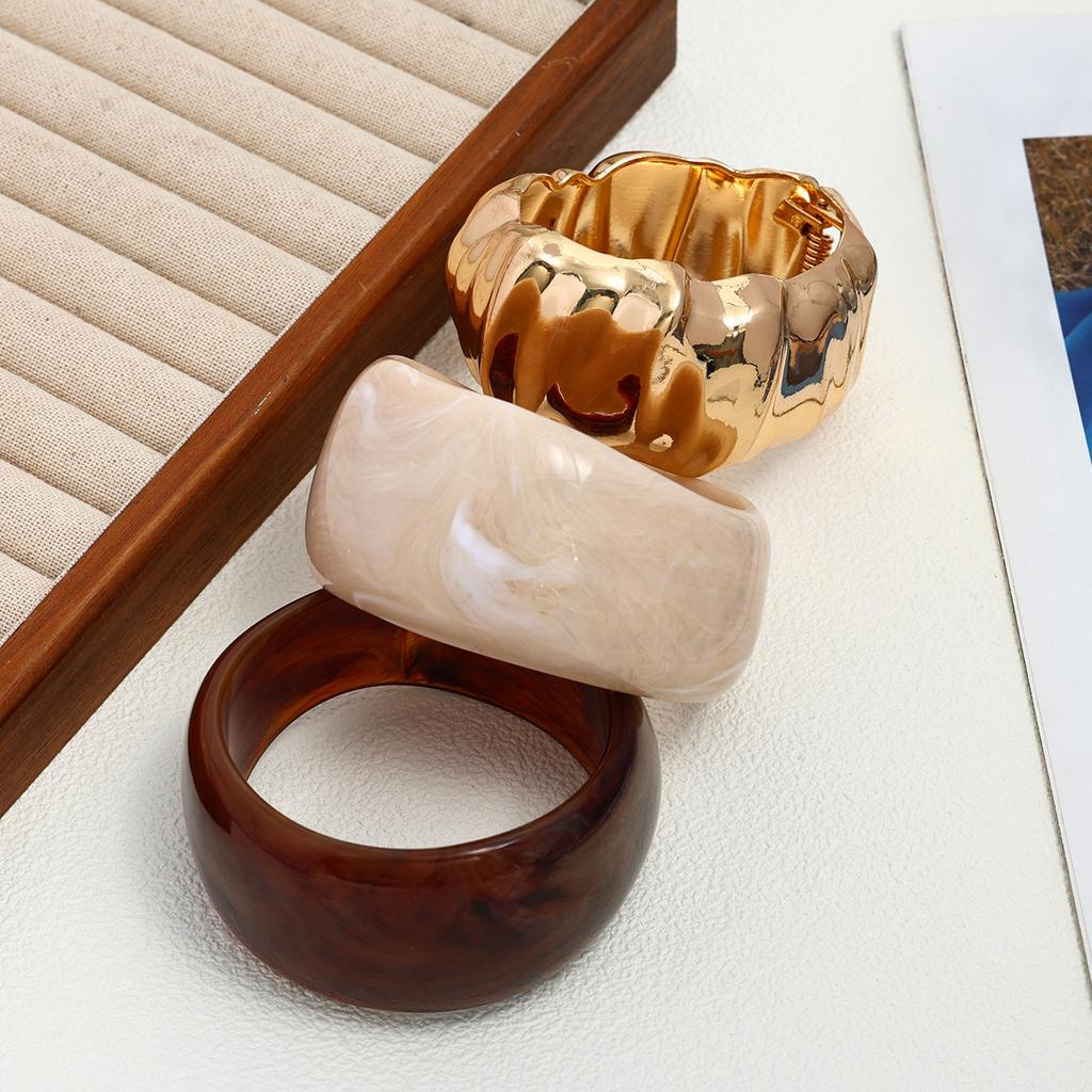 Popular bracelet Irregular geometric wide-edge smudged bracelet Advanced round metal bracelet