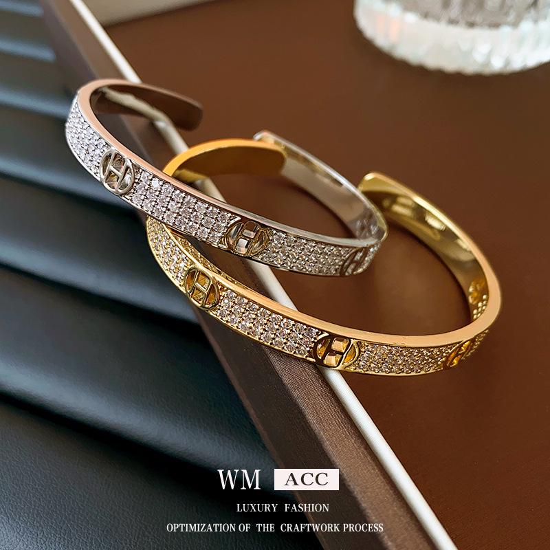 Zircon Metal 'H' Style Bracelet: Elegant, Versatile, and Fashion-forward Jewelry for Women.