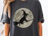 Halloween Pitbull (Pittie) Moon T-Shirt: Spooky Pitbull On Broomstick In Wizard Hat - Pitbull Mom or Dad Gift, Trick or Treat