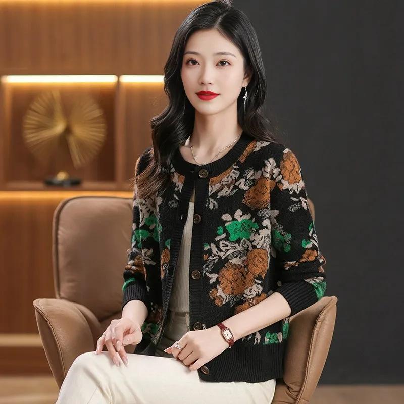 Autumn and winter new mother's long-sleeved jacquard jacket women's short loose round neck knitted cardigan sweater women's