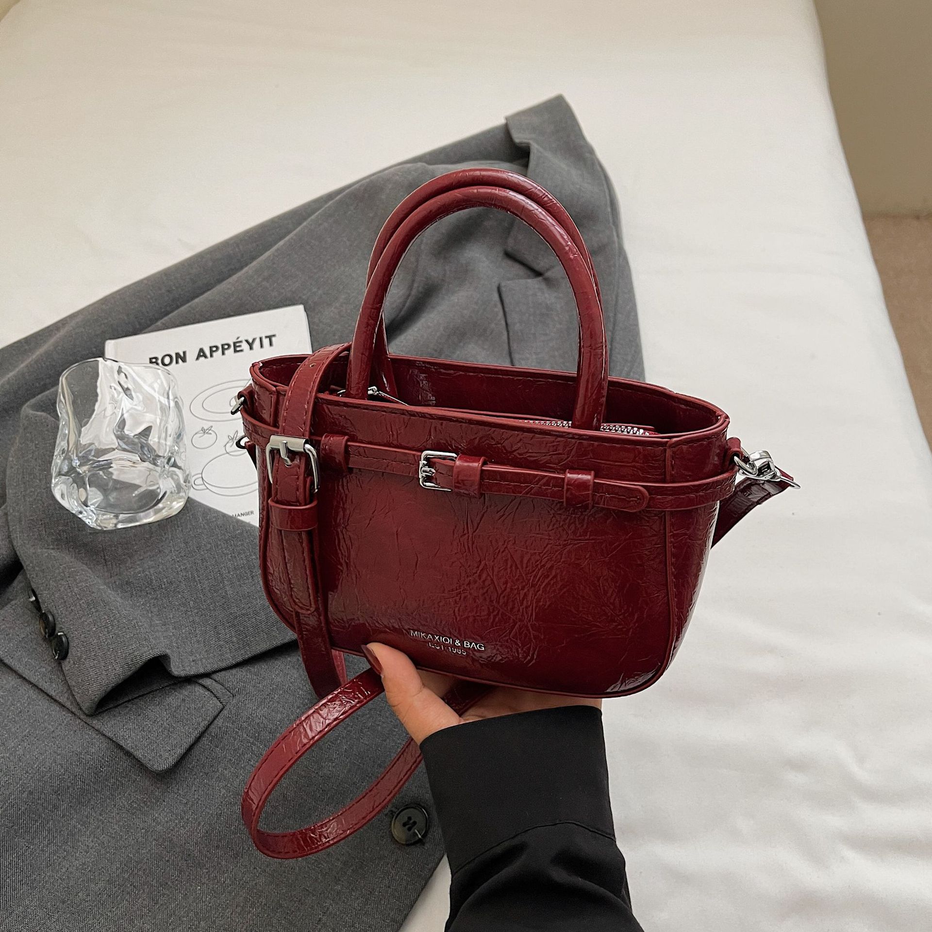 

Fashion Versatile Commuter Shoulder Bag 2025 Summer Lace Pearl Tote Bag Women s Fashion Premium Messenger Bag