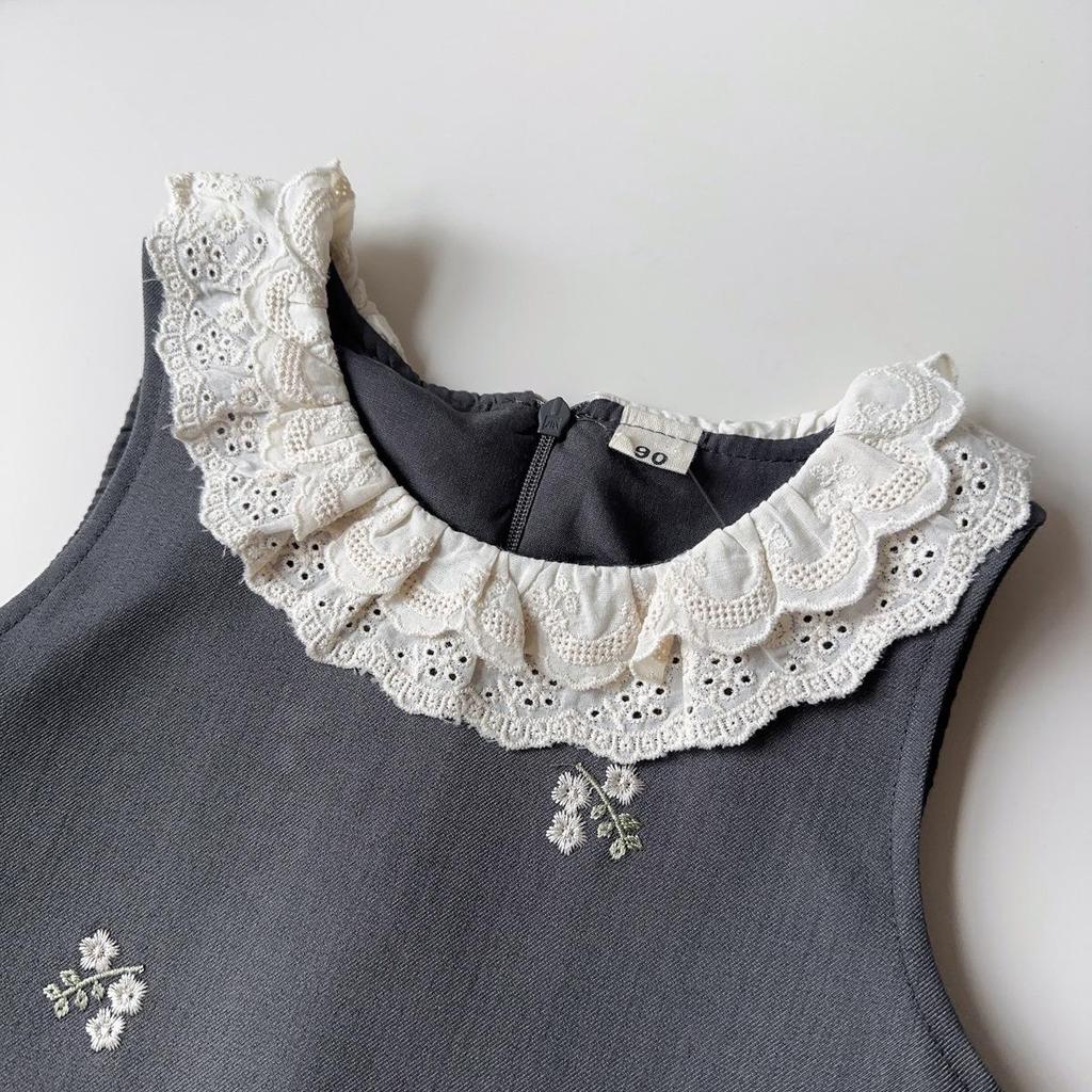 Girls' Stylish College-Style Embroidered Vest & Pleated Skirt Set for Autumn/Spring