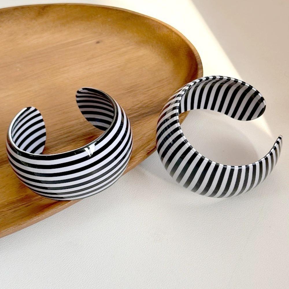Exaggerated Personality Leopard Print Black White Stripes Small C-shaped Acrylic Opening Bangles for Women Jewelry Accessories