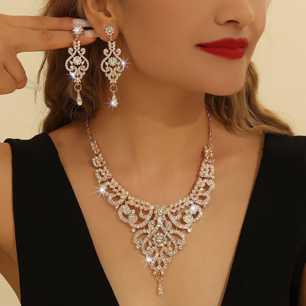 Gold Zinc Alloy Inlaid White Rhinestone Court Hollow Necklace Earrings Set Women s Jewelry золотой