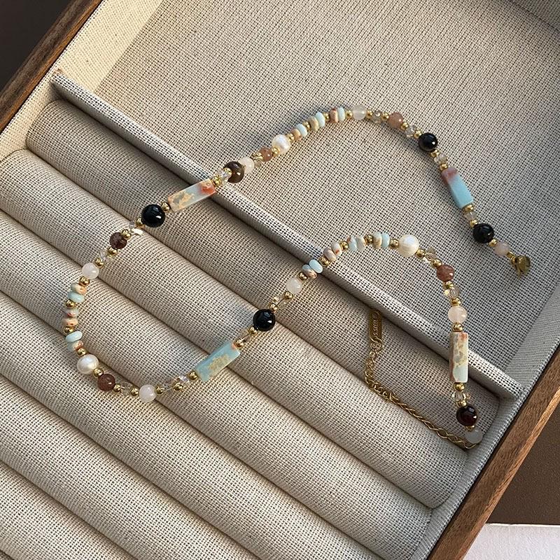 Handgefertigte Perlen-Titanstahl-Schlüsselbein-Kette mit Erdbeerquarz-Anhänger - Leichter Luxus-Stil, Anlaufgeschützt.