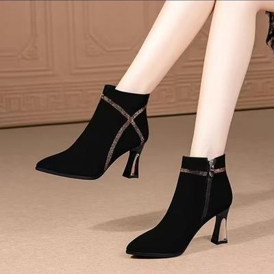 Elegant mit mittleren Absätzen Spitzschuh Stiefeletten Schwarzes Wildleder Herbst Winter Damen Stiefeletten Y2k Frau Kurze Schuhe im Angebot